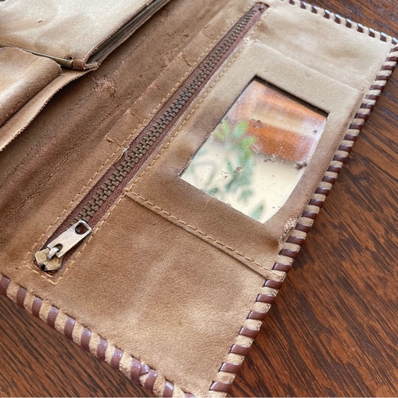 Vintage Hand Tooled Leather Wallet - Picture 11 of 15